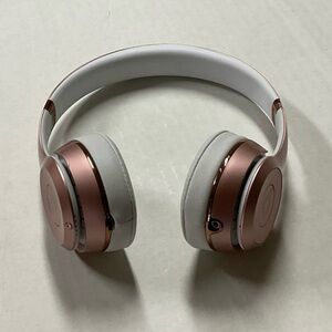 Beats Solo3 Wireless On-Ear Headphones - Rose Gold - like new (WOB)